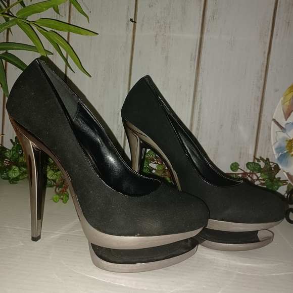 Liliana Black/Silver Closed Toe Platform Heels - Picture 6 of 14